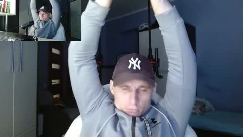 Snapshot of poliglotjoe chatting on October 9, 2:26 pm Poliglot online show from October 9, 2:26 pm