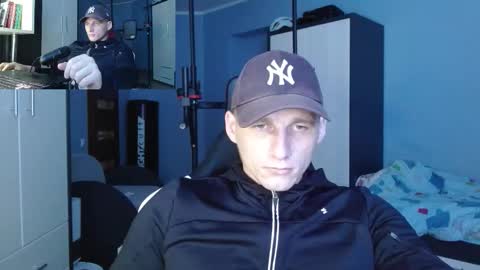 Snapshot of poliglotjoe chatting on October 10, 12:26 pm Poliglot online show from October 10, 12:26 pm