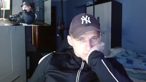 Snapshot of poliglotjoe chatting on October 12, 2:38 pm Poliglot online show from October 12, 2:38 pm