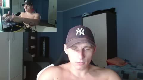 Snapshot of poliglotjoe chatting on October 17, 10:56 pm Poliglot online show from October 17, 10:56 pm