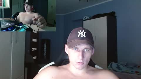 Snapshot of poliglotjoe chatting on October 18, 10:54 pm Poliglot online show from October 18, 10:54 pm