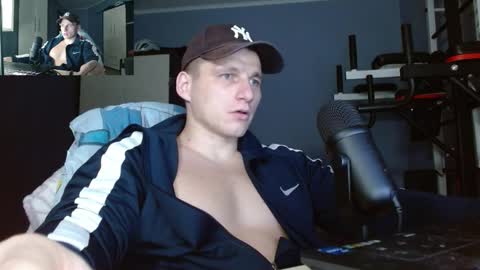 Snapshot of poliglotjoe chatting on October 28, 7:16 pm Poliglot online show from October 28, 7:16 pm