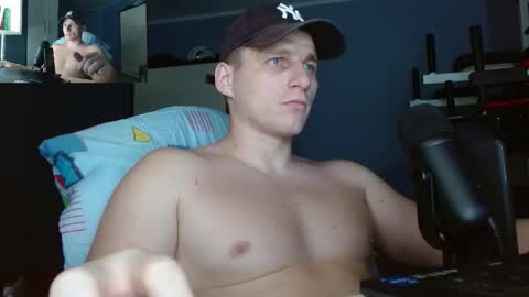 Snapshot of poliglotjoe chatting on October 29, 2:52 pm Poliglot online show from October 29, 2:52 pm