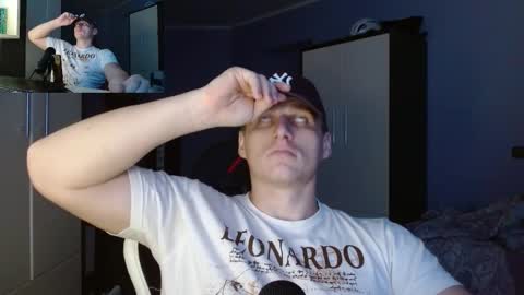 Snapshot of poliglotjoe chatting on October 30, 12:17 pm Poliglot online show from October 30, 12:17 pm