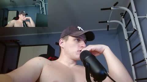 Snapshot of poliglotjoe2 chatting on January 12, 1:44 am Poliglotjoe2 online show from January 12, 1:44 am