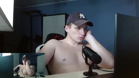 Snapshot of poliglotjoe2 chatting on January 16, 12:03 am Poliglotjoe2 online show from January 16, 12:03 am