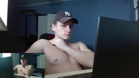 Snapshot of poliglotjoe2 chatting on January 18, 8:56 pm Poliglotjoe2 online show from January 18, 8:56 pm