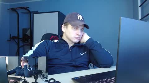 Snapshot of poliglotjoe2 chatting on February 3, 10:31 am Poliglotjoe2 online show from February 3, 10:31 am