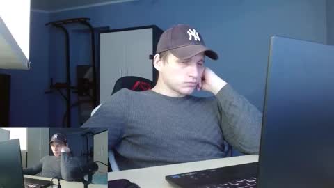 Snapshot of poliglotjoe2 chatting on February 4, 11:27 am Poliglotjoe2 online show from February 4, 11:27 am