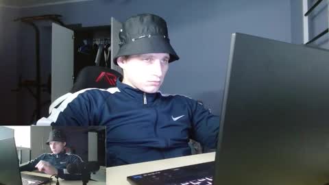 Snapshot of poliglotjoe2 chatting on February 5, 7:40 pm Poliglotjoe2 online show from February 5, 7:40 pm