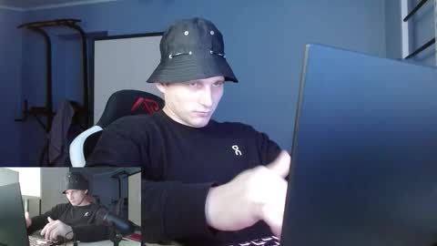 Snapshot of poliglotjoe2 chatting on February 6, 11:46 am Poliglotjoe2 online show from February 6, 11:46 am