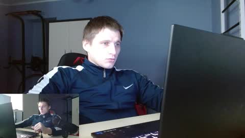 Snapshot of poliglotjoe2 chatting on February 8, 11:30 pm Poliglotjoe2 online show from February 8, 11:30 pm