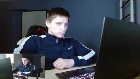 Snapshot of poliglotjoe2 chatting on February 13, 9:33 pm Poliglotjoe2 online show from February 13, 9:33 pm