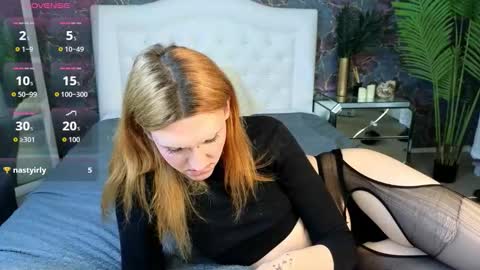 Snapshot of polinamanson chatting on September 16, 9:49 pm Polina Manson online show from September 16, 9:49 pm