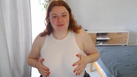 Snapshot of polinasallivan chatting on April 24, 1:24 pm Polina online show from April 24, 1:24 pm