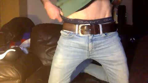 Snapshot of polla101 chatting on February 21, 12:55 am aquiles online show from February 21, 12:55 am