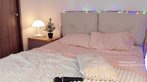 Snapshot of polly_____ chatting on December 13, 1:37 am Polly online show from December 13, 1:37 am
