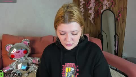 Polly online show from March 27, 1:33 am