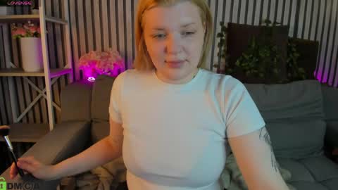 Polly online show from April 26, 1:14 am