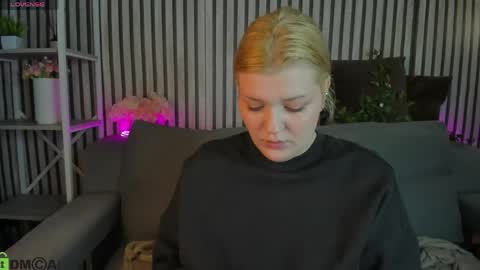 Polly online show from April 27, 1:03 am