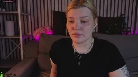 Polly online show from May 10, 1:11 am