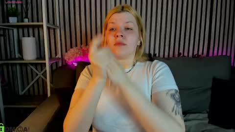 Polly online show from May 11, 1:11 am