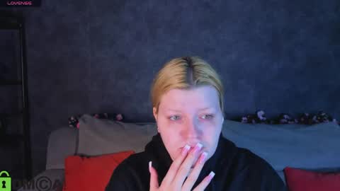 Polly online show from May 19, 1:11 am