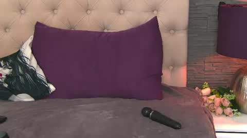 polly_curiouss online show from June 29, 7:47 pm