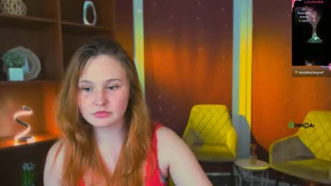 polly_cute1 online show from May 7, 7:41 pm