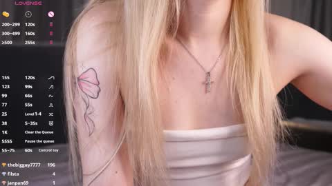 Snapshot of pollybun chatting on September 22, 11:18 pm Anna online show from September 22, 11:18 pm