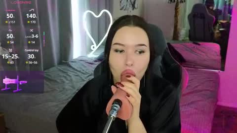 pollyshmidt online show from February 25, 3:16 pm