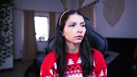 Snapshot of polvodeestrellas_ chatting on December 23, 6:16 pm  - Help me Reach 100 thumbs up  online show from December 23, 6:16 pm