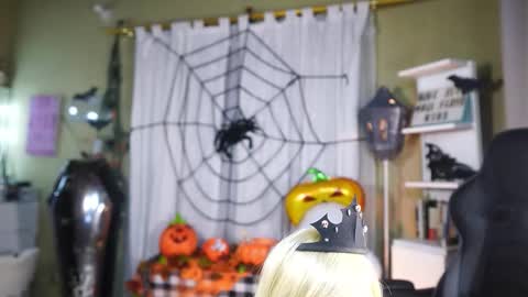 Snapshot of polvodeestrellas_ chatting on October 26, 1:55 am  - Help me Reach 100 thumbs up  online show from October 26, 1:55 am