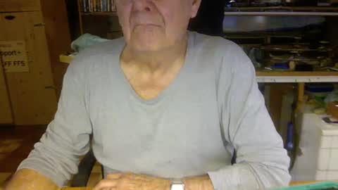 Snapshot of pomme1949 chatting on December 2, 10:07 am pomme1949 online show from December 2, 10:07 am