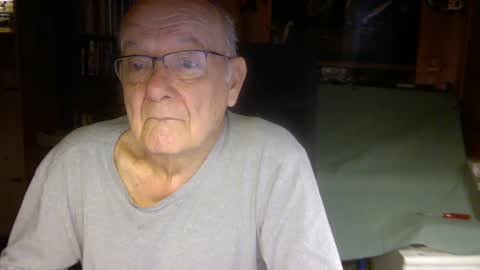 Snapshot of pomme1949 chatting on December 28, 10:47 am pomme1949 online show from December 28, 10:47 am