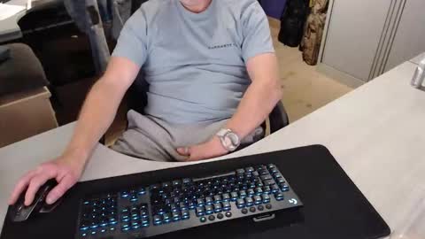 Snapshot of poodledude chatting on December 2, 5:41 pm Dave online show from December 2, 5:41 pm