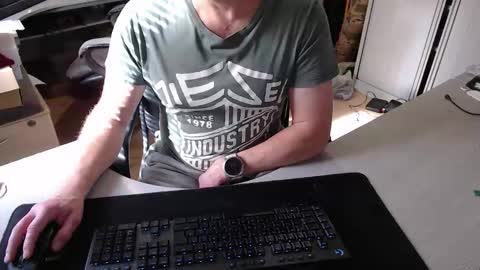 Snapshot of poodledude chatting on March 15, 11:49 am Dave online show from March 15, 11:49 am