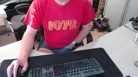 Snapshot of poodledude chatting on April 2, 12:03 pm Dave online show from April 2, 12:03 pm