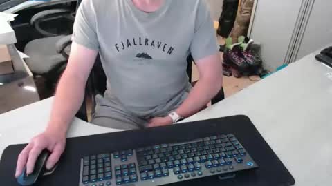 Snapshot of poodledude chatting on April 7, 9:43 am Dave online show from April 7, 9:43 am