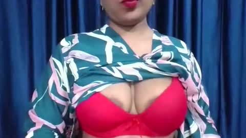 Snapshot of poojalady chatting on November 27, 3:41 am poojalady online show from November 27, 3:41 am