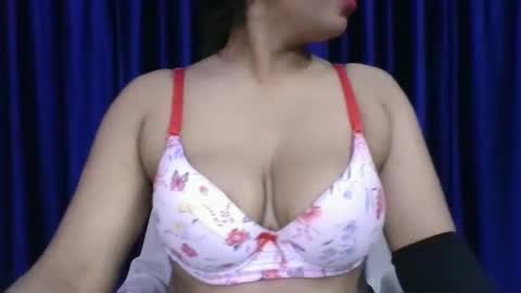 Snapshot of poojalady chatting on February 14, 2:08 am poojalady online show from February 14, 2:08 am