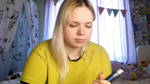 Snapshot of popkaeja chatting on March 23, 3:27 pm KarenChan online show from March 23, 3:27 pm