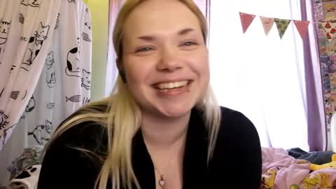 Snapshot of popkaeja chatting on April 4, 1:41 pm KarenChan online show from April 4, 1:41 pm