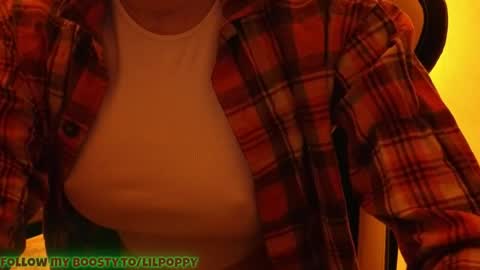 Snapshot of poppybloopy chatting on May 17, 6:48 pm April online show from May 17, 6:48 pm
