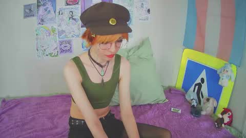 Snapshot of poppyfluffy chatting on March 7, 5:59 am poppyfluffy online show from March 7, 5:59 am