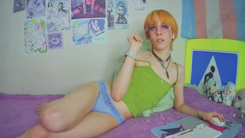 Snapshot of poppyfluffy chatting on March 8, 5:55 am poppyfluffy online show from March 8, 5:55 am