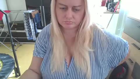 Snapshot of pornbusty chatting on February 10, 9:47 am MelissOfficial online show from February 10, 9:47 am