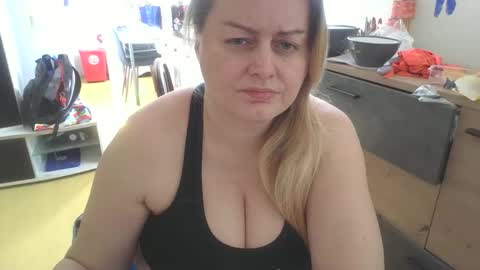 MelissOfficial online show from April 16, 9:10 am