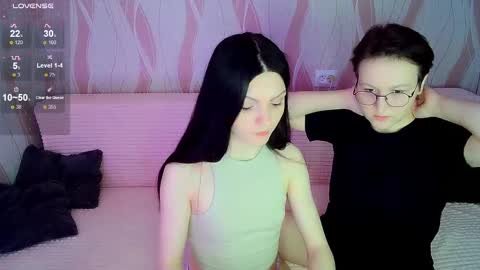 Ana and Tati online show from March 5, 9:15 pm