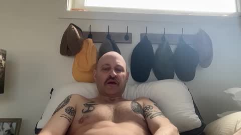 Snapshot of portclownsend chatting on April 4, 5:21 pm Port Clownsend online show from April 4, 5:21 pm